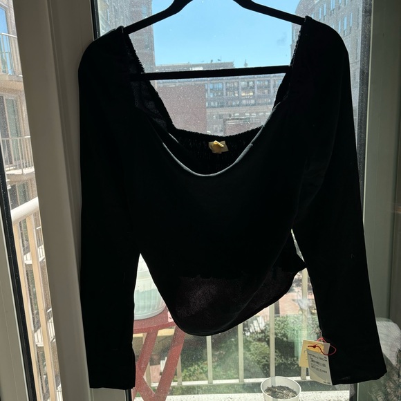 NWT Drape Neck Long Sleeve Black Crop Top - Picture 2 of 6